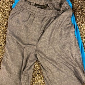 Youth Under Armour shorts size Large